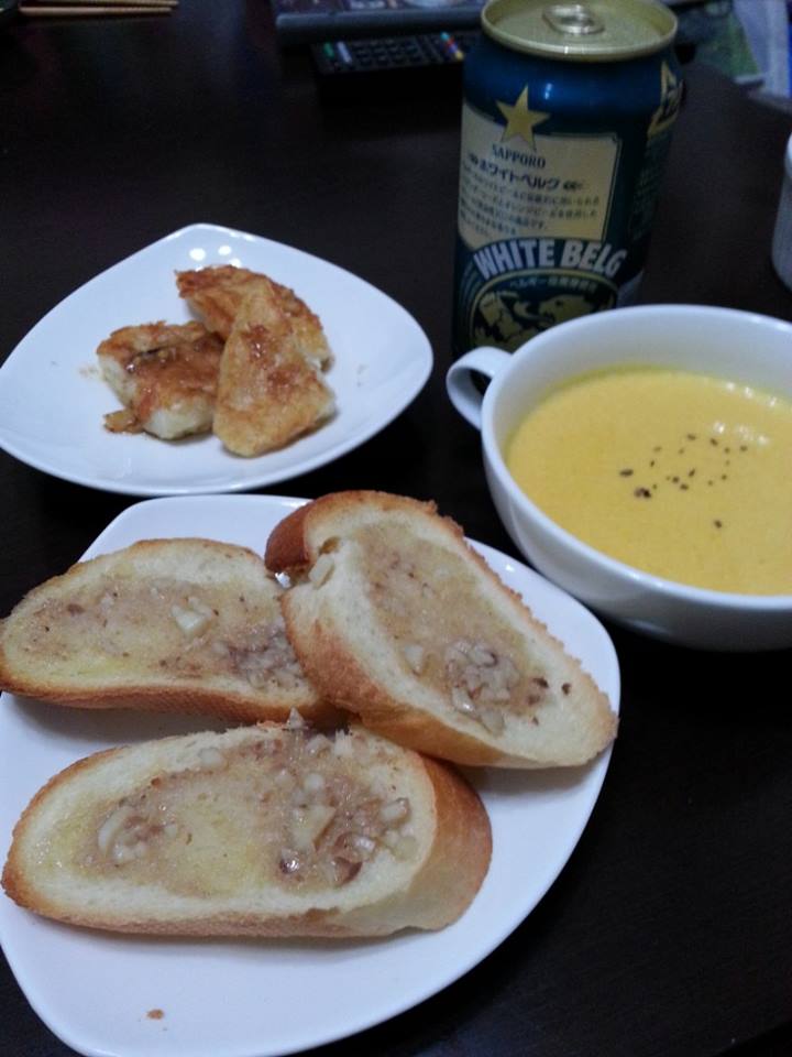 今日の晩御飯、アンチョビガーリックバター大好き